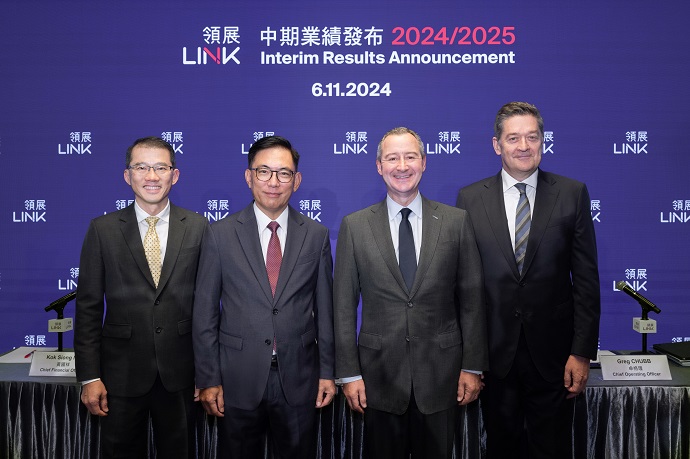 <p>Link’s Chair Duncan Owen (second from right), Executive Director and Group Chief Executive Officer George Hongchoy (second from left), Executive Director and Chief Financial Officer Kok-siong Ng (left), and Chief Operating Officer Greg Chubb (right) announced Link REIT’s 2024/2025 interim results and responded to media questions at a news conference this afternoon.</p>
